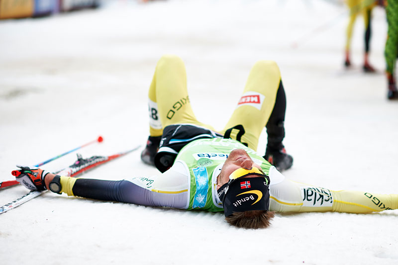 Øystein Pølsa Pettersen sparer ikke på noe når han aksler startnummer, og i Vasaloppet 2015 tok han i kjent stil ut alt. Foto: Felgenhauer/NordicFocus. Øystein Pølsa Pettersen sparer ikke på noe når han aksler startnummer, og i Vasaloppet 2015 tok han i kjent stil ut alt. Foto: Felgenhauer/NordicFocus.