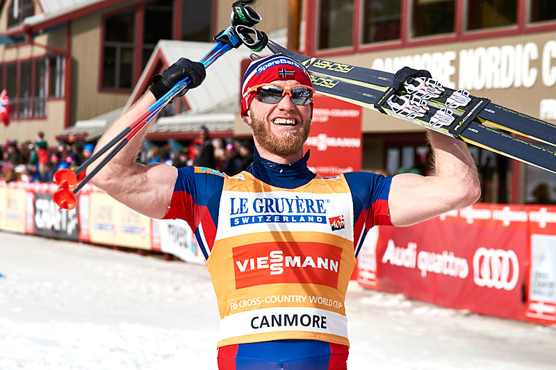 Martin Johnsrud Sundby jubler for sammenlagtseieren i Ski Tour Canda 2016. Foto: Felgenhauer/NordicFocus. Martin Johnsrud Sundby jubler for sammenlagtseieren i Ski Tour Canda 2016. Foto: Felgenhauer/NordicFocus.