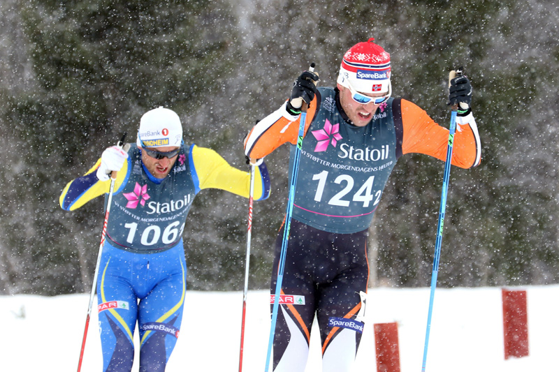 Pål Golberg foran Petter Northug i det tette snødrevet på semifinalen i lagsprint under NM på Beitostølen 2016. Foto: Erik Borg. Pål Golberg foran Petter Northug i det tette snødrevet på semifinalen i lagsprint under NM på Beitostølen 2016. Foto: Erik Borg.