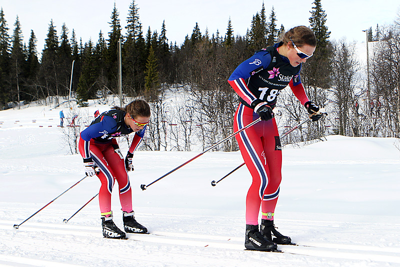 Lotta og Tiril Udnes Weng ute i Norgescup-finalen for eldste jenteklasse på Beitostølen 2016. Lotta ble nummer 2, mens Tiril til slutt endte på 18. plass. Foto: Erik Borg. Lotta og Tiril Udnes Weng ute i Norgescup-finalen for eldste jenteklasse på Beitostølen 2016. Lotta ble nummer 2, mens Tiril til slutt endte på 18. plass. Foto: Erik Borg.