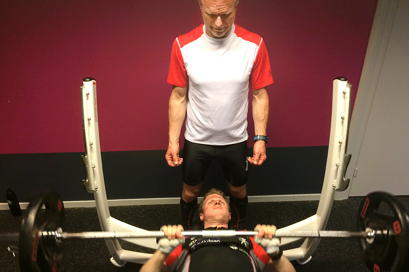 Hard styrketrening er det som må til for å øke antallet cellekjerner i muskelcellene. Her illustrert ved far og sønn, Åge Skinstad og Petter Soleng Skinstad. Foto: Odd Christian Hagen/Toten Treningssenter. Hard styrketrening er det som må til for å øke antallet cellekjerner i muskelcellene. Her illustrert ved far og sønn, Åge Skinstad og Petter Soleng Skinstad. Foto: Odd Christian Hagen/Toten Treningssenter.