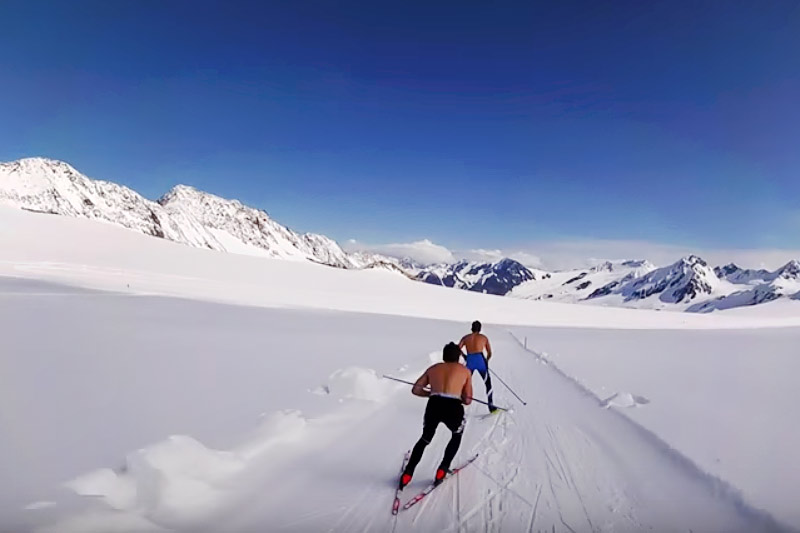 Eric Packer og han skivenner i APU Elite Team trener på Eagle Glacier i Alaske sommeren 2016. Foto: Privat/YouTube. Eric Packer og han skivenner i APU Elite Team trener på Eagle Glacier i Alaske sommeren 2016. Foto: Privat/YouTube.