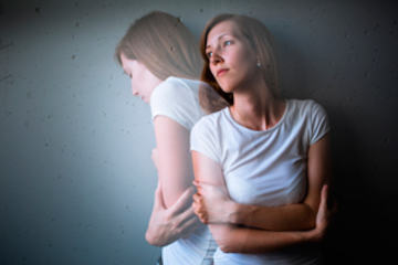bs-woman-suffering-79492342-300