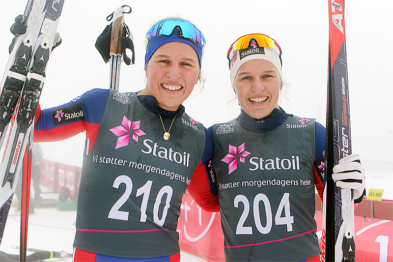 Tiril og Lotta Udnes Weng etter gull og sølv på 5 km fristil under Junior-NM på Gåsbu forrige vinter. Foto: Erik Borg. Tiril og Lotta Udnes Weng etter gull og sølv på 5 km fristil under Junior-NM på Gåsbu forrige vinter. Foto: Erik Borg.