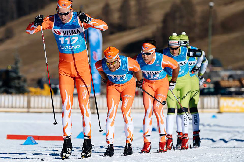 Team Synnfjell kjører på under Visma Ski Classics-prologen i Livigno på tampen av 2015. Foto: Magnus Östh/Visma Ski Classics. Team Synnfjell kjører på under Visma Ski Classics-prologen i Livigno på tampen av 2015. Foto: Magnus Östh/Visma Ski Classics.