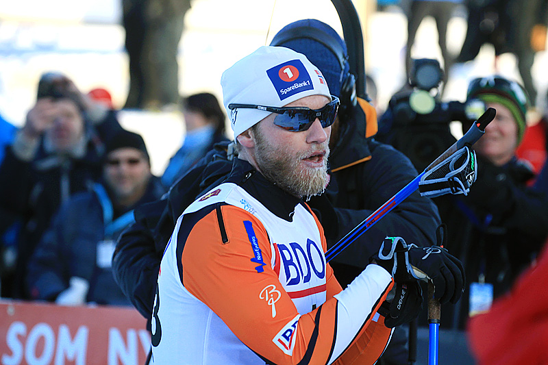 Martin Johnsrud Sundby etter å ha blitt disket på 15 km klassisk under Beitosprinten 2015 grunnet skøytetak. Foto: Geir Nilsen/Langrenn.com. Martin Johnsrud Sundby etter å ha blitt disket på 15 km klassisk under Beitosprinten 2015 grunnet skøytetak. Foto: Geir Nilsen/Langrenn.com.