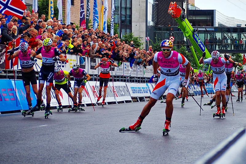 Petter Northug spurter inn til seier på herrenes fellesstart i Blinkfestivalen en tidligere sesong. Arrangørfoto. Petter Northug spurter inn til seier på herrenes fellesstart i Blinkfestivalen en tidligere sesong. Arrangørfoto.