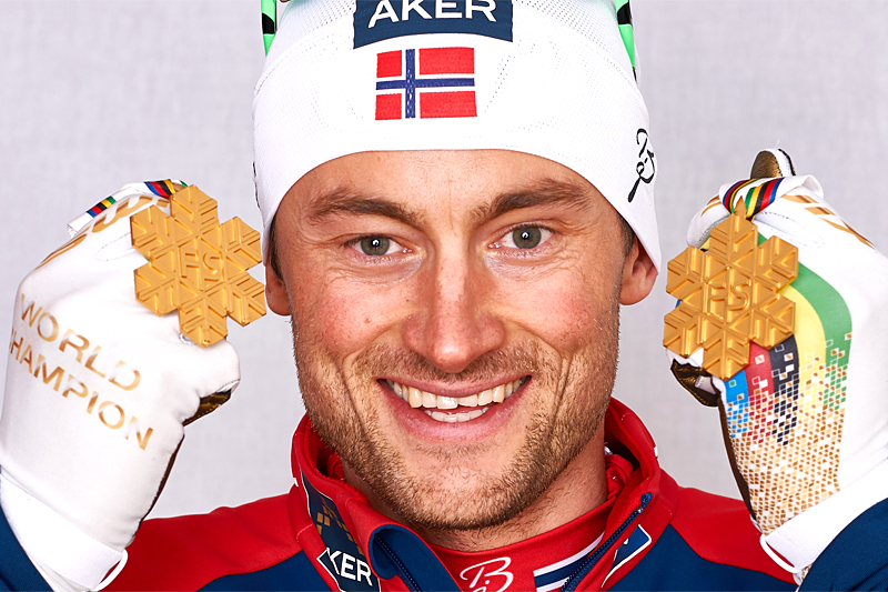Petter Northug har år etter år reddet norsk herrelangrenn med sin gode gullfangst og sitt vinnende vesen, her med noen av medaljene fra Falun-VM 2015. Foto: NordicFocus. Petter Northug har år etter år reddet norsk herrelangrenn med sin gode gullfangst og sitt vinnende vesen, her med noen av medaljene fra Falun-VM 2015. Foto: NordicFocus.