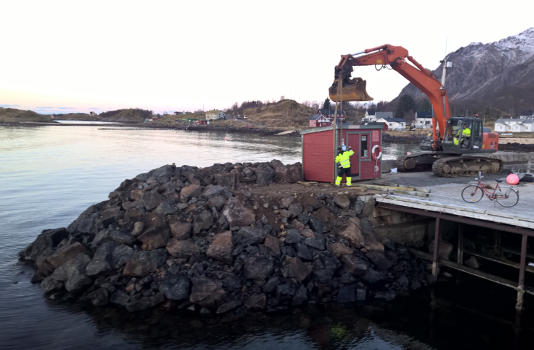 utbedring av molo på Tunstad nov 2016[1]