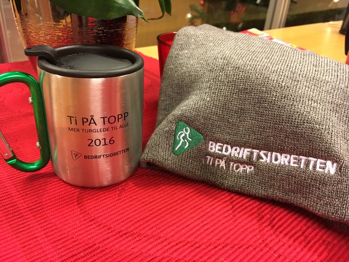 Ti på topp - kopp og lue 2016 Ti på topp - kopp og lue 2016