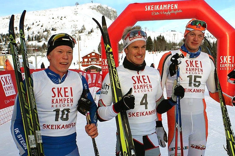 Seierspallen for herrer i Skeikampenrennet. Fra venstre: Alfred Buskqvist (2. plass), Morten Eide Pedersen (1) og Jørgen Dahl Paule (3). Arrangørfoto. Seierspallen for herrer i Skeikampenrennet. Fra venstre: Alfred Buskqvist (2. plass), Morten Eide Pedersen (1) og Jørgen Dahl Paule (3). Arrangørfoto.