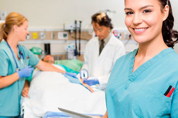 bs-nurse-with-digi-52713985-600