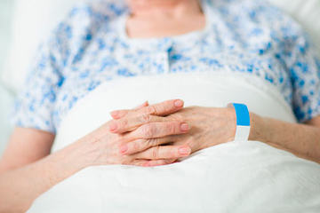 bs-Senior-patient-161795177-400