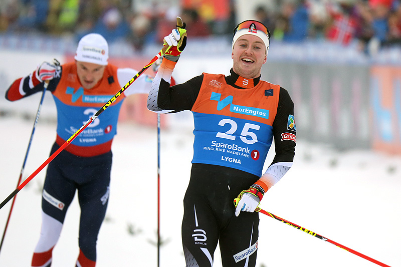 Sindre Bjørnestad Skar inn til en sterk 5. plass på fellesstart med skibytte under NM på Lygna 2017. Bak går Finn Hågen Krogh inn til 7. plass. Foto: Eirik Lund Røer/Eiluro. Sindre Bjørnestad Skar inn til en sterk 5. plass på fellesstart med skibytte under NM på Lygna 2017. Bak går Finn Hågen Krogh inn til 7. plass. Foto: Eirik Lund Røer/Eiluro.
