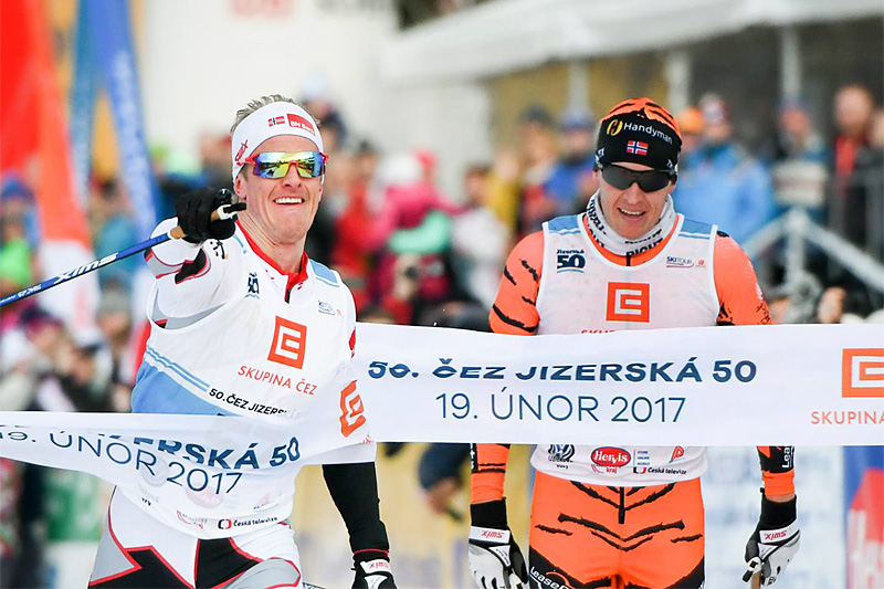 Morten Eide Pedersen spurtvinner det 50 km lange Jizerska gjennom de tsjekkiske skoger foran Petter Eliassen et tidligere år. Nå er han klar for laget Team Nordic Athlete. Foto: Magnus Östh/Visma Ski Classics. Morten Eide Pedersen spurtvinner det 50 km lange Jizerska gjennom de tsjekkiske skoger foran Petter Eliassen et tidligere år. Nå er han klar for laget Team Nordic Athlete. Foto: Magnus Östh/Visma Ski Classics.