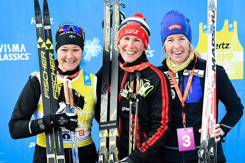Seierspallen i det 50 km lange Jizerska 2017. Fra venstre: Britta Johansson Norgren (2. plass), Katerina Smutna og Astrid Øyre Slind. Foto: Magnus Östh/Visma Ski Classics. Seierspallen i det 50 km lange Jizerska 2017. Fra venstre: Britta Johansson Norgren (2. plass), Katerina Smutna og Astrid Øyre Slind. Foto: Magnus Östh/Visma Ski Classics.