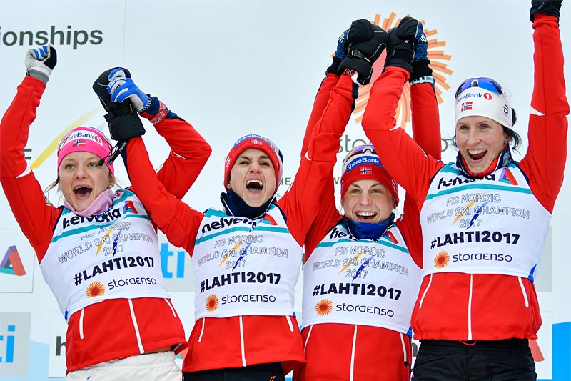 Maiken Caspersen Falla, Heidi Weng, Astrid Uhrenholdt Jacobsen og Marit Bjørgen jubler over VM-gullet i stafett under mesterskapet i Lahti 2017. Foto: Thibaut/NordicFocus. Maiken Caspersen Falla, Heidi Weng, Astrid Uhrenholdt Jacobsen og Marit Bjørgen jubler over VM-gullet i stafett under mesterskapet i Lahti 2017. Foto: Thibaut/NordicFocus.
