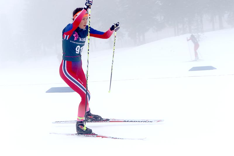 Skitalentet Julie Karlsen under Junior-NM på Gåsbu vinteren 2016. Nå i vinter opplevde hun alle løperes mareritt, hun skadet seg alvorlig i konkurransesituasjon og fikk i etterkant lite hjelp fra skilisens og andre forsikringer. Foto: Erik Borg. Skitalentet Julie Karlsen under Junior-NM på Gåsbu vinteren 2016. Nå i vinter opplevde hun alle løperes mareritt, hun skadet seg alvorlig i konkurransesituasjon og fikk i etterkant lite hjelp fra skilisens og andre forsikringer. Foto: Erik Borg.