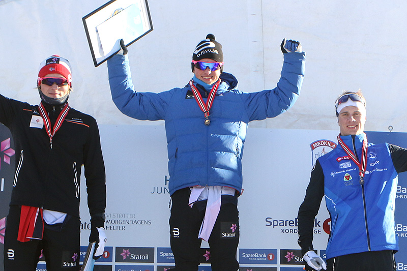Seierspallen for Menn 19/20 år etter 20 kilometer i fri teknikk under Junior-NM i Harstad 2017. Fra venstre: Vebjørn Hegdal (2. plass), Jon Rolf Skamo Hope (1) og Anders Haga (3). Foto: Erik Borg. Seierspallen for Menn 19/20 år etter 20 kilometer i fri teknikk under Junior-NM i Harstad 2017. Fra venstre: Vebjørn Hegdal (2. plass), Jon Rolf Skamo Hope (1) og Anders Haga (3). Foto: Erik Borg.