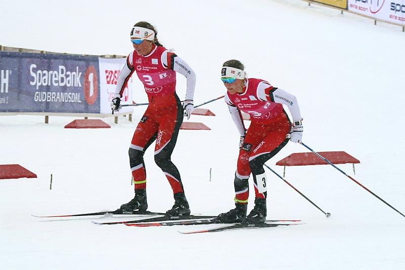 Lotta og Tiril Udnes Weng underveis i lagsprinten på Gålå i forbindelse med NM del 2 i 2017. Foto: Erik Borg. Lotta og Tiril Udnes Weng underveis i lagsprinten på Gålå i forbindelse med NM del 2 i 2017. Foto: Erik Borg.