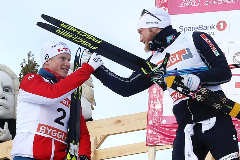 Johan Tjelle og Martin Johnsrud Sundby gratulerer hverandre med henholdsvis NM-sølv og NM-gull på 50 km under mesterskapet på Gålå 2017. Foto: Erik Borg. Johan Tjelle og Martin Johnsrud Sundby gratulerer hverandre med henholdsvis NM-sølv og NM-gull på 50 km under mesterskapet på Gålå 2017. Foto: Erik Borg.
