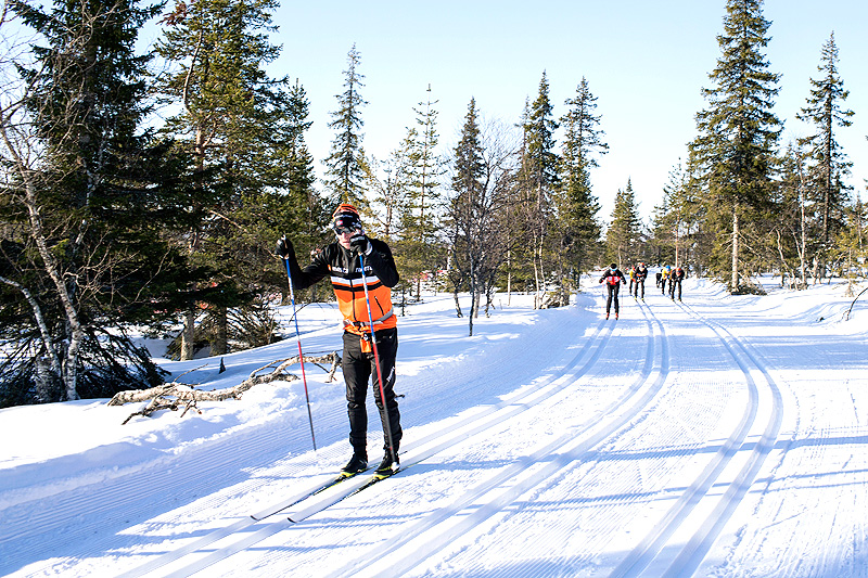 Mot slutten av sesongen er det fortsatt mange ulike langløp og showrenn igjen på programmet. Her trener Petter Eliassen i løypa til Ski Classics-finalen Ylläs-Levi et tidligere år. Foto: Manzoni/NordicFocus. Mot slutten av sesongen er det fortsatt mange ulike langløp og showrenn igjen på programmet. Her trener Petter Eliassen i løypa til Ski Classics-finalen Ylläs-Levi et tidligere år. Foto: Manzoni/NordicFocus.