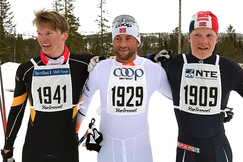 Seierspallen i Grovamila 2017. Fra venstre: Geir Kristian Hoås (3. plass), Petter Northug (1) og Jan Thomas Jenssen (2). Foto: Hallgeir Martin Lundemo. Seierspallen i Grovamila 2017. Fra venstre: Geir Kristian Hoås (3. plass), Petter Northug (1) og Jan Thomas Jenssen (2). Foto: Hallgeir Martin Lundemo.