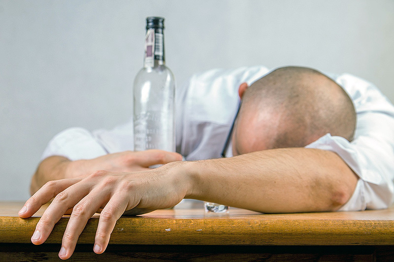 Mange idrettsutøvere frastår helt fra alkohol, mens andre tar seg en fest eller et par glass i ny og ne. Hva slags innvirkning har alkohol på kroppen og hvordan påvirker det treningsarbeidet? Foto: Creative Commons/Pixabay.com. Mange idrettsutøvere frastår helt fra alkohol, mens andre tar seg en fest eller et par glass i ny og ne. Hva slags innvirkning har alkohol på kroppen og hvordan påvirker det treningsarbeidet? Foto: Creative Commons/Pixabay.com.