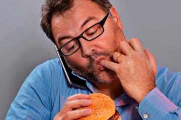 bs-eating-burger-156520304-400