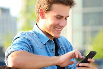 bs-Entrepreneur-Texting-120523808-400-400