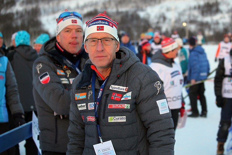 Per Nymoen takker av etter 37 år i ski-Norges tjeneste. Her er han i aksjon under NM i Tromsø forrige vinter. Foto: Erik Borg. Per Nymoen takker av etter 37 år i ski-Norges tjeneste. Her er han i aksjon under NM i Tromsø forrige vinter. Foto: Erik Borg.