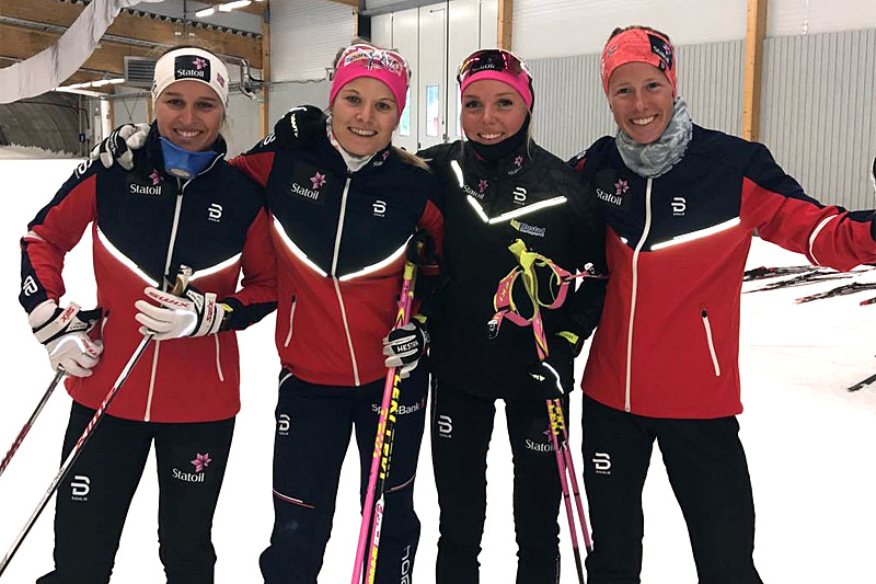 Lotta Udnes Weng (f.v.), Mari Eide, Marte Mæhlum Johansen og Silje Øyre Slind på samling med rekruttlandslaget i svenske Torsby. Foto: Privat. Lotta Udnes Weng (f.v.), Mari Eide, Marte Mæhlum Johansen og Silje Øyre Slind på samling med rekruttlandslaget i svenske Torsby. Foto: Privat.