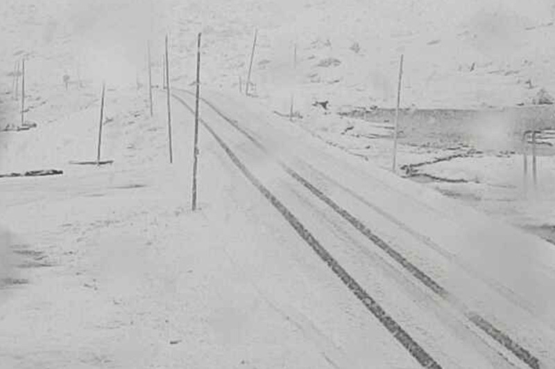 Mye snø på Sognefjellet onsdag formiddag. Skjermdump fra webkamera ved Sognefjellshytta onsdag 20. september 2017. Mye snø på Sognefjellet onsdag formiddag. Skjermdump fra webkamera ved Sognefjellshytta onsdag 20. september 2017.