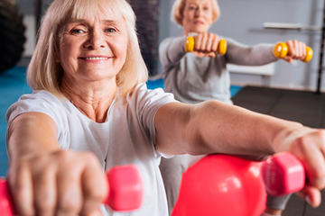 bs-Woman-gym184934137-400