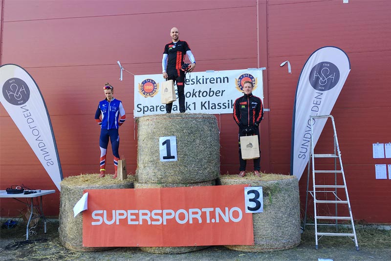 Seierspallen i herrenes seniorklasse under Holeklassikeren 2017. Fra venstre: Sebastian Andreas Haugeto (2. plass), Tord Asle Gjerdalen (1) og Øyvind Moen Fjeld (3). Foto: Geir Nilsen/Langrenn.com. Seierspallen i herrenes seniorklasse under Holeklassikeren 2017. Fra venstre: Sebastian Andreas Haugeto (2. plass), Tord Asle Gjerdalen (1) og Øyvind Moen Fjeld (3). Foto: Geir Nilsen/Langrenn.com.