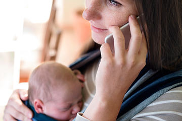 bs-Baby_SmartPhone-153149456-400