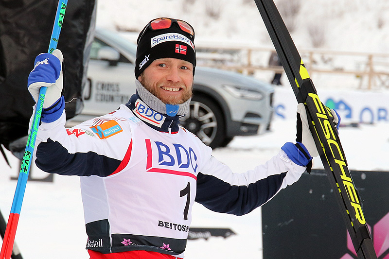 Martin Johnsrud Sundby vant som han ville i åpningsrennet på Beitostølen, men lot seg skremme av det andremannen Johannes Høsflot Klæbo viste. Foto: Erik Borg. Martin Johnsrud Sundby vant som han ville i åpningsrennet på Beitostølen, men lot seg skremme av det andremannen Johannes Høsflot Klæbo viste. Foto: Erik Borg.