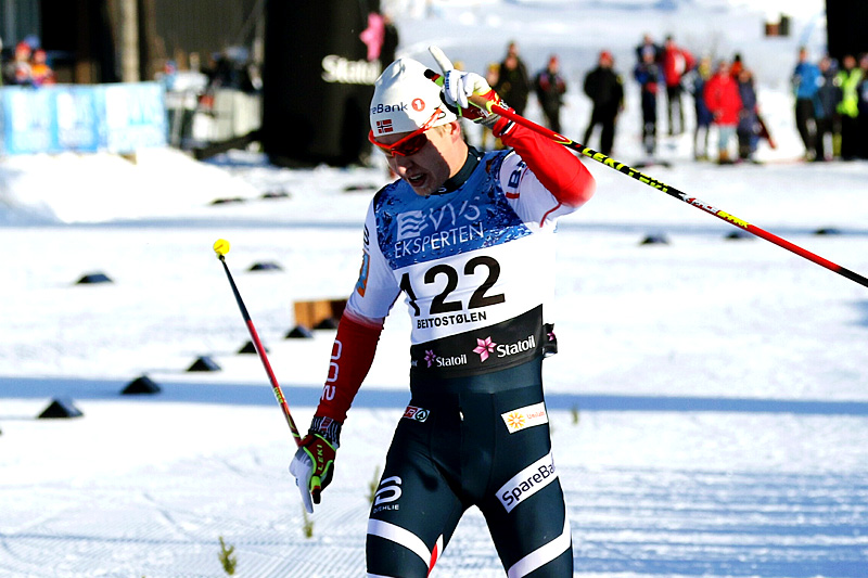 Simen Hegstd Krüger jubler inn til seier på 15 kilometer fri teknikk under den nasjonale sesongåpningen på Beitostølen 2017. Foto: Erik Borg. Simen Hegstd Krüger jubler inn til seier på 15 kilometer fri teknikk under den nasjonale sesongåpningen på Beitostølen 2017. Foto: Erik Borg.