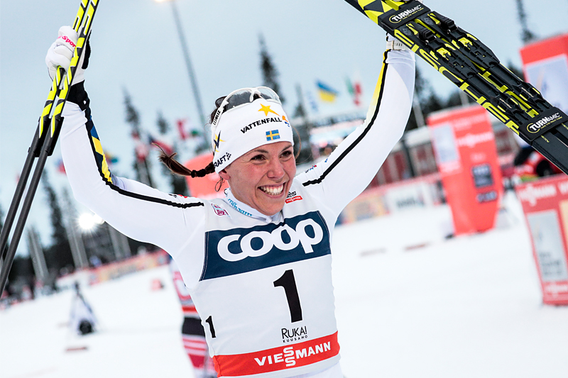 Charlotte Kalla jubler over å ha vunnet Ruka-trippelen i verdenscupen sesongen 2017/2018. Foto: Modica/NordicFocus. Charlotte Kalla jubler over å ha vunnet Ruka-trippelen i verdenscupen sesongen 2017/2018. Foto: Modica/NordicFocus.