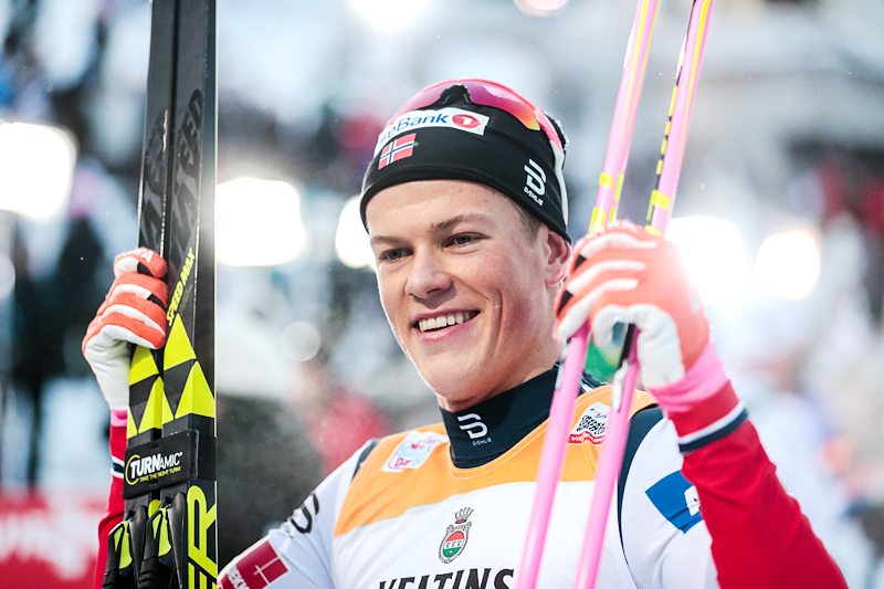 Johannes Høsflot Klæbo jubler etter å ha avgjort Ruka-Trippel 2017 på formidabelt vis. Foto: Modica/NordicFocus. Johannes Høsflot Klæbo jubler etter å ha avgjort Ruka-Trippel 2017 på formidabelt vis. Foto: Modica/NordicFocus.