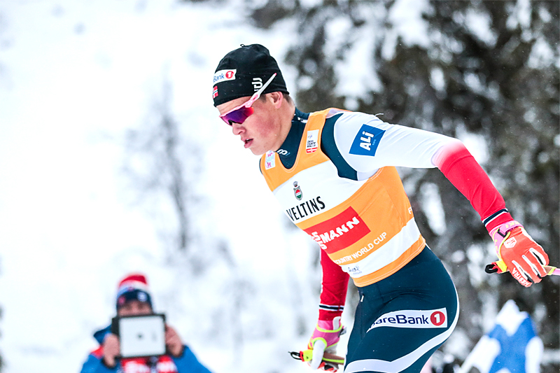 Johannes Høsflot Klæbo på vei mot totalseier i Kuusamo under minitouren Ruka-Trippel 2017. På 30 km skiathlon søndag har han startnummer 1. Foto: Modica/NordicFocus. Johannes Høsflot Klæbo på vei mot totalseier i Kuusamo under minitouren Ruka-Trippel 2017. På 30 km skiathlon søndag har han startnummer 1. Foto: Modica/NordicFocus.