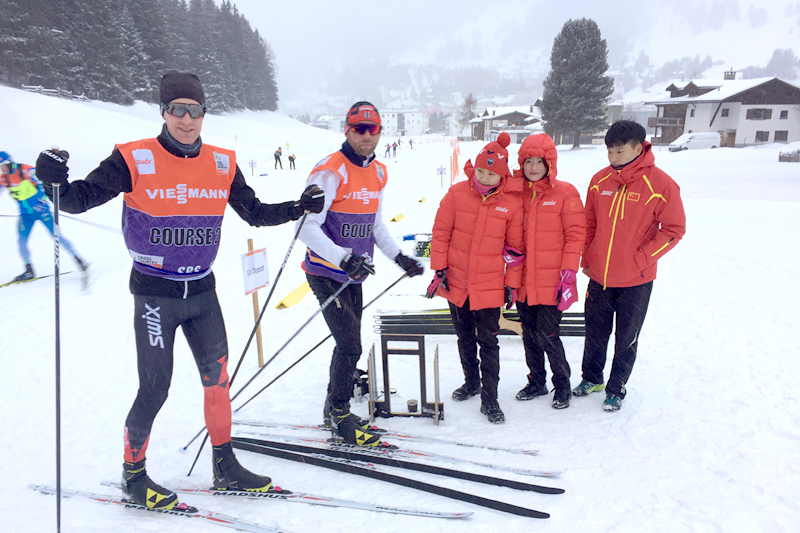 Morten Sætha og Mihhail Lukertsenko fra Swix Racing Service, og tre representanter fra Swix i Kina som er med dem denne uka i Davos. Morten Sætha og Mihhail Lukertsenko fra Swix Racing Service, og tre representanter fra Swix i Kina som er med dem denne uka i Davos.