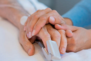 bs-Daughter-holding-hand-206291707-400