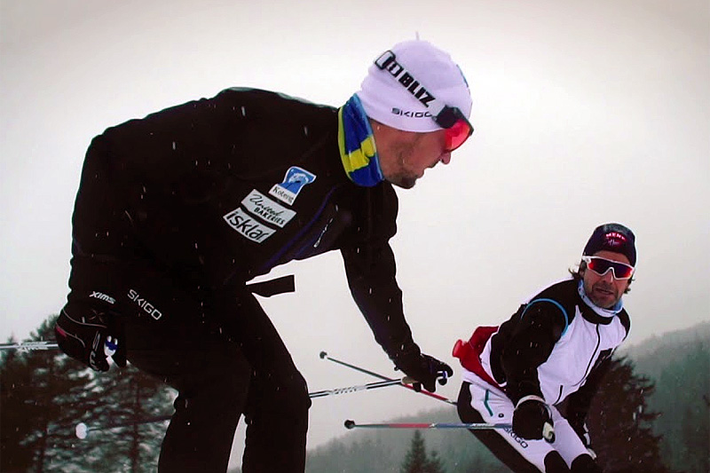 Skjermdump fra reportasjen med Team Koteng, produsert av Visma Ski Classics, presentert på YouTube-kanalen til Langrenn.com. Skjermdump fra reportasjen med Team Koteng, produsert av Visma Ski Classics, presentert på YouTube-kanalen til Langrenn.com.