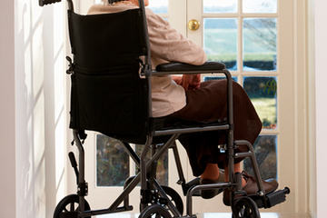 bs-Senior-Wom-Sitting--15901910-400