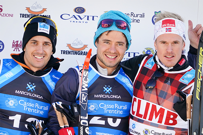 Seierspallen i Marcialonga, sesongens 5. renn i Visma Ski Classics. Fra venstre: Tore Bjørseth Berdal (2. plass), Ilia Chernousov (1) og Morten Eide Pedersen (3). Foto: Magnus Östh/Visma Ski Classics. Seierspallen i Marcialonga, sesongens 5. renn i Visma Ski Classics. Fra venstre: Tore Bjørseth Berdal (2. plass), Ilia Chernousov (1) og Morten Eide Pedersen (3). Foto: Magnus Östh/Visma Ski Classics.