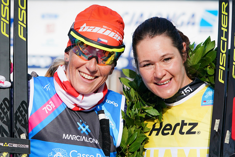 De 2 første i Marcialonga, sesongens 5. renn i Visma Ski Classics. Katerina Smutna til venstre (2. plass) og vinneren Britta Johansson Norgren. Foto: Magnus Östh/Visma Ski Classics. De 2 første i Marcialonga, sesongens 5. renn i Visma Ski Classics. Katerina Smutna til venstre (2. plass) og vinneren Britta Johansson Norgren. Foto: Magnus Östh/Visma Ski Classics.