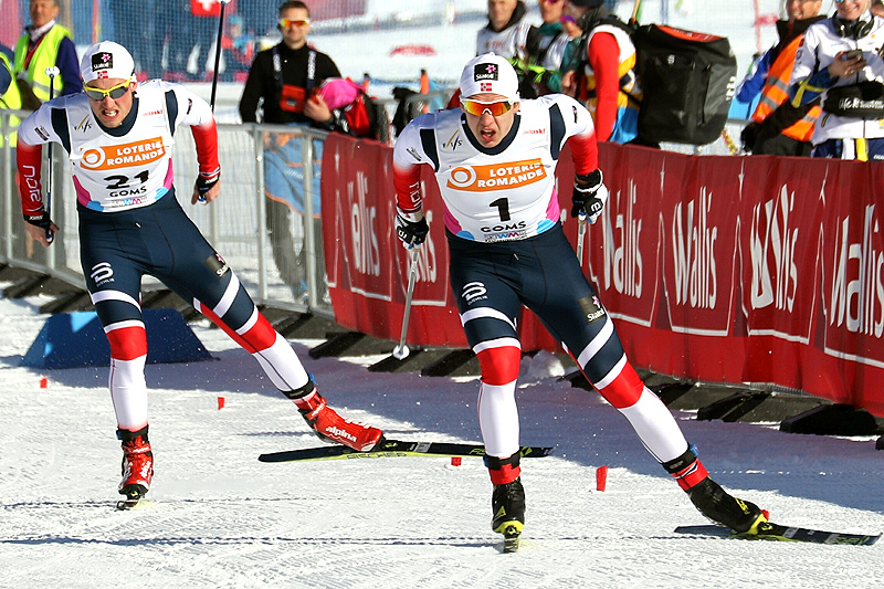 Erik Valnes på vei mot sprintgull under U23-VM i Goms og Sveits 2018. Bak følger Even Northug som ble nummer tre. Foto: Erik Borg. Erik Valnes på vei mot sprintgull under U23-VM i Goms og Sveits 2018. Bak følger Even Northug som ble nummer tre. Foto: Erik Borg.