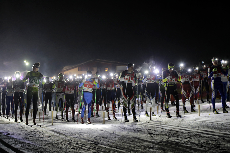 Starten i Moonlight Classic Alpe di Siusi 2018, et mektig skue med 400 deltakere på vei ut i nattemørket. Foto: Tiberio-Sorvillo. Starten i Moonlight Classic Alpe di Siusi 2018, et mektig skue med 400 deltakere på vei ut i nattemørket. Foto: Tiberio-Sorvillo.