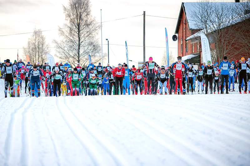Trysil Skimaraton ser at interessen fortsatt er stor, og håper at de i år kan slå rekordåret sitt fra 2012 da over 800 stod på startstreken i Østby. Her fra fjorårets utgave. Foto: Hans Martin Nysæter/Destinasjon Trysil. Trysil Skimaraton ser at interessen fortsatt er stor, og håper at de i år kan slå rekordåret sitt fra 2012 da over 800 stod på startstreken i Østby. Her fra fjorårets utgave. Foto: Hans Martin Nysæter/Destinasjon Trysil.